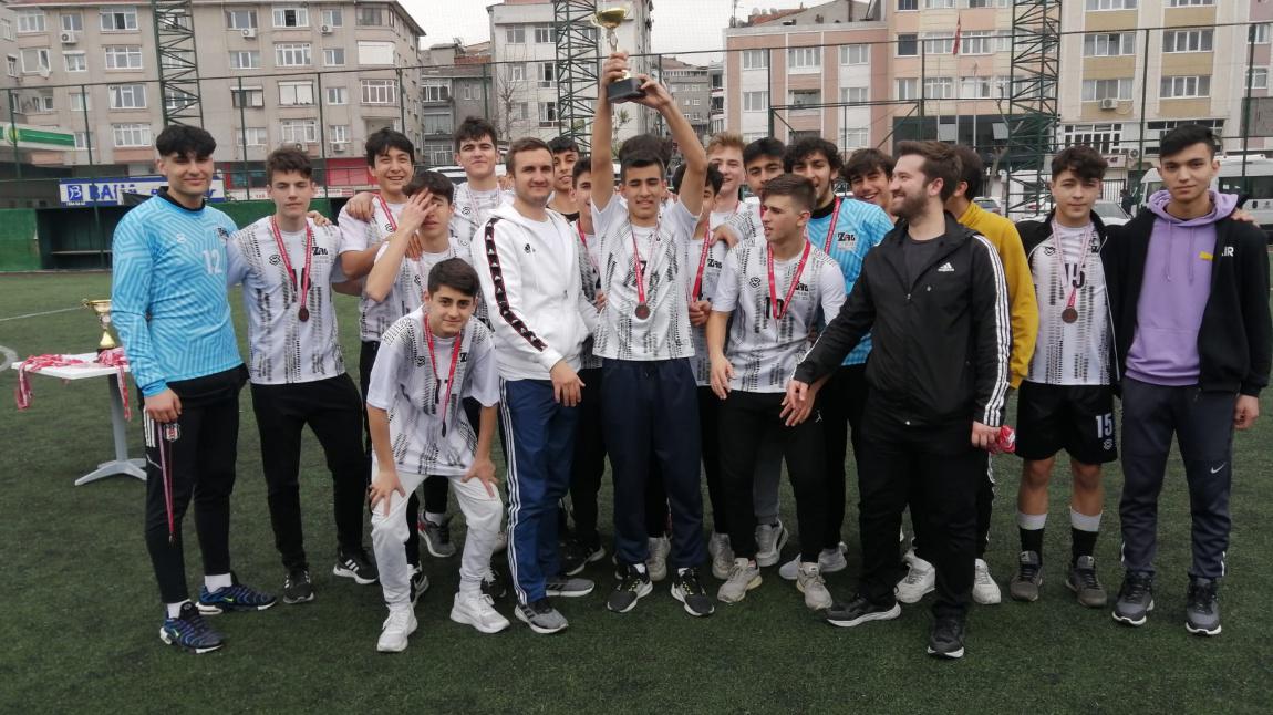 Futbol Takımımız Liseler Arası Turnuvada Üçüncü Olmuştur.